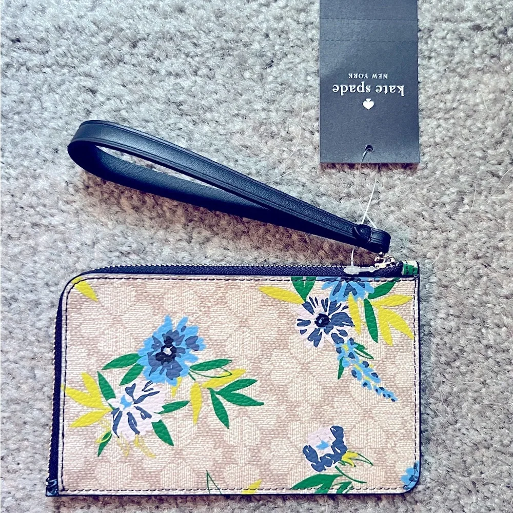 NWT ♠️ Kate Spade ♠️ Tan and Blue Card Holder Wristlet with Floral Design